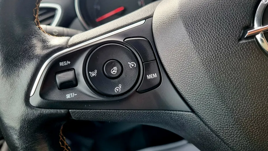 OPEL Crossland X -