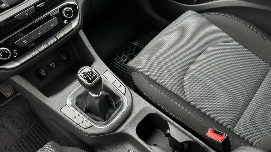 HYUNDAI i30 -