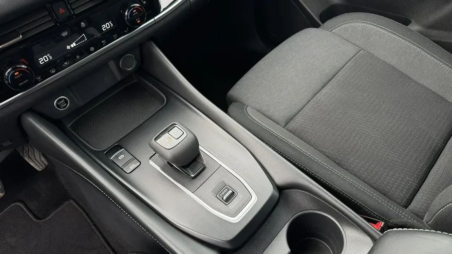 NISSAN Qashqai -