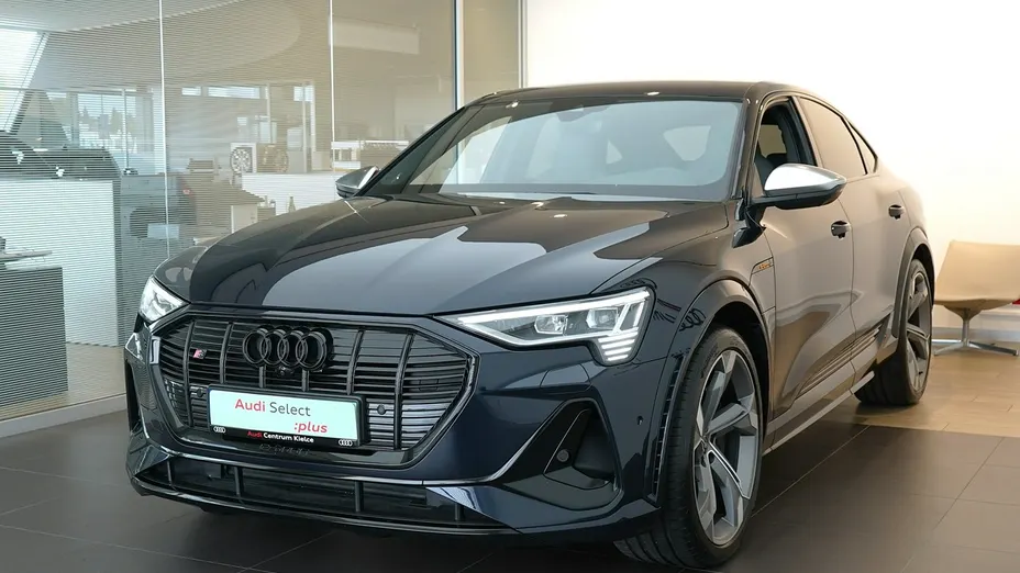 AUDI Q8 Sportback e-tron -