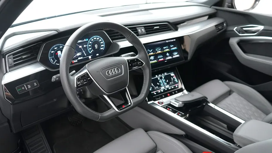 AUDI Q8 Sportback e-tron -