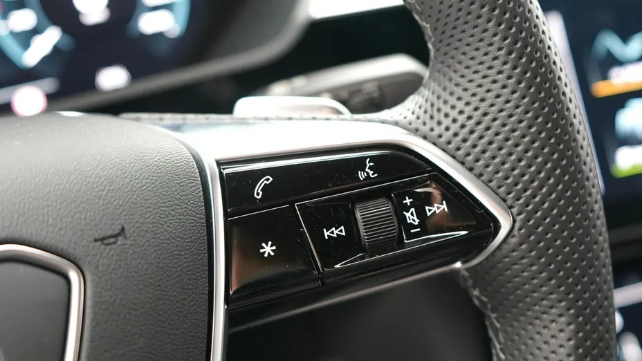 AUDI Q8 Sportback e-tron -