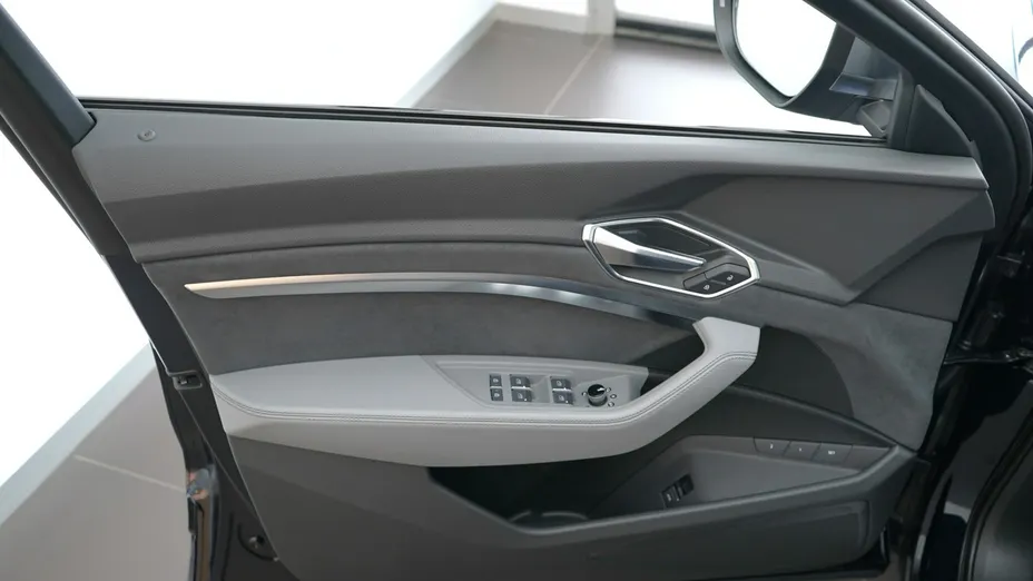 AUDI Q8 Sportback e-tron -