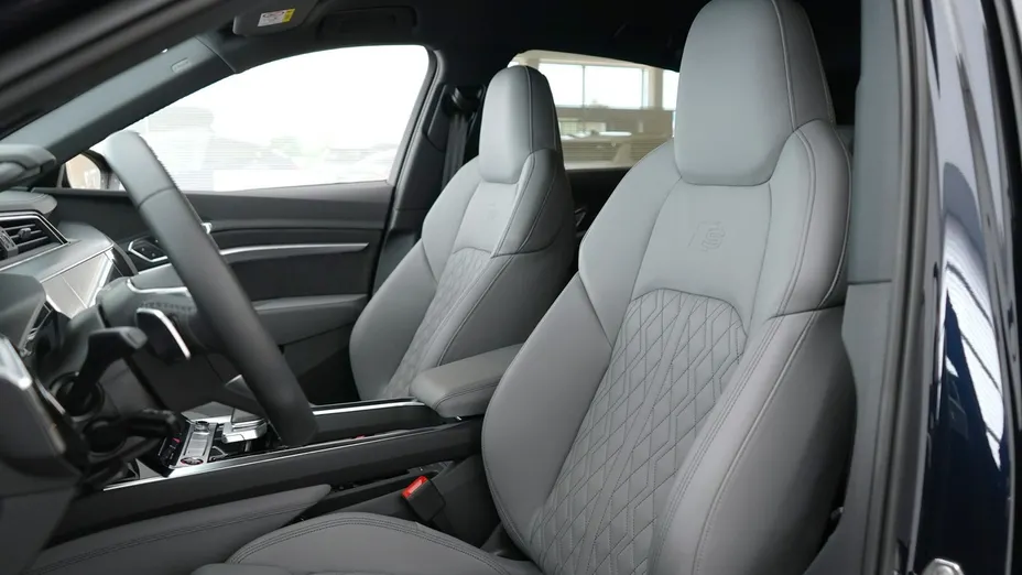 AUDI Q8 Sportback e-tron -