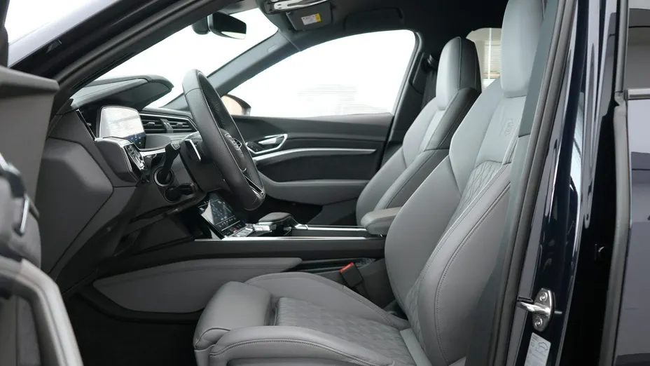 AUDI Q8 Sportback e-tron -