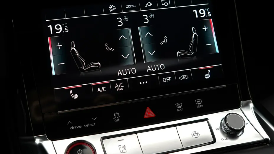 AUDI Q8 Sportback e-tron -