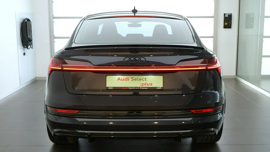 AUDI Q8 Sportback e-tron -