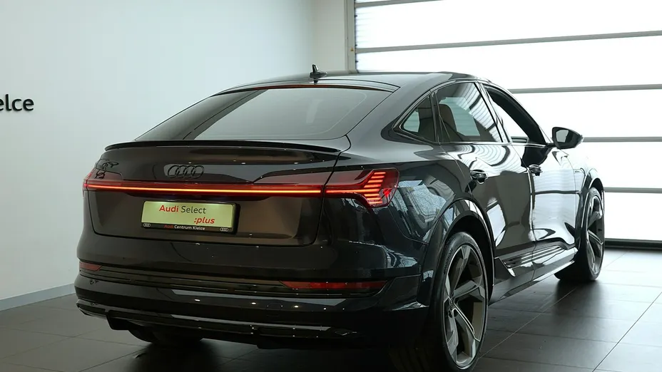 AUDI Q8 Sportback e-tron -