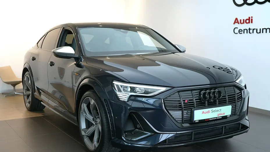 AUDI Q8 Sportback e-tron -