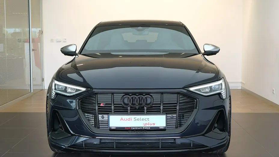 AUDI Q8 Sportback e-tron -