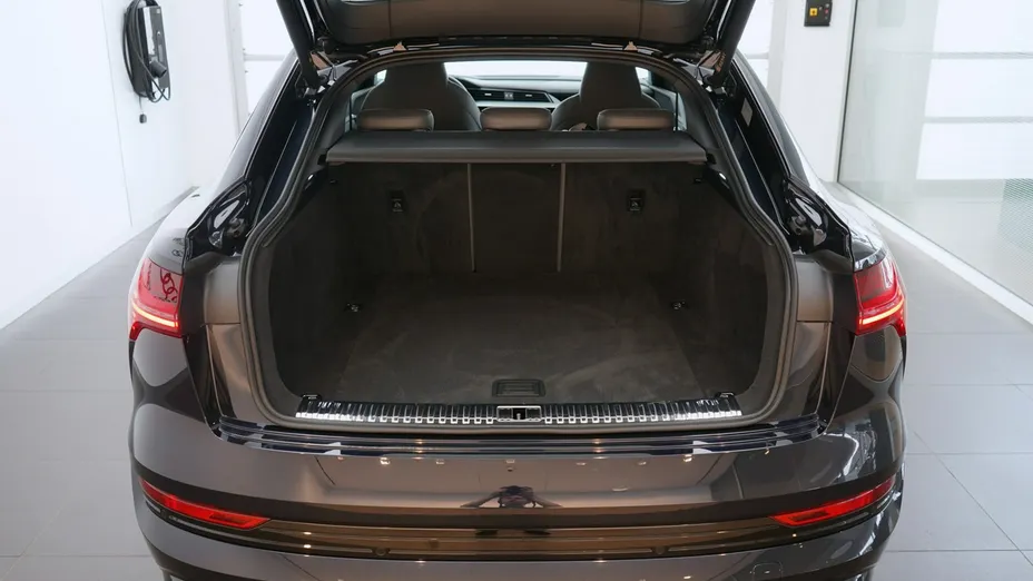 AUDI Q8 Sportback e-tron -