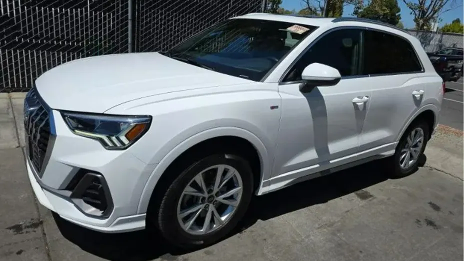 AUDI Q3 -