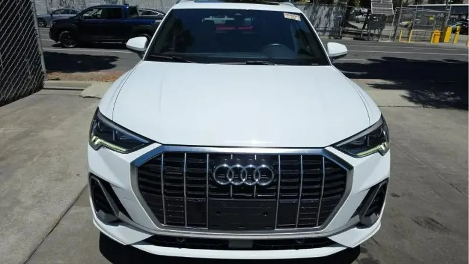 AUDI Q3 -