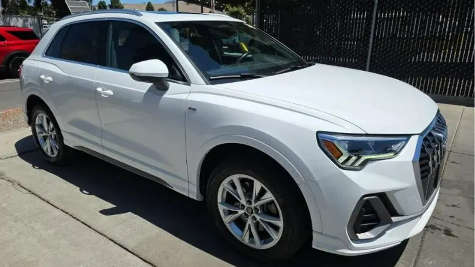 AUDI Q3 -