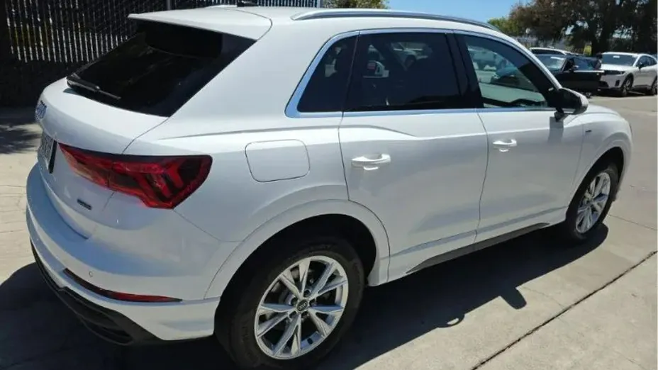 AUDI Q3 -