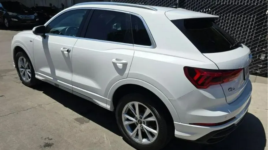 AUDI Q3 -