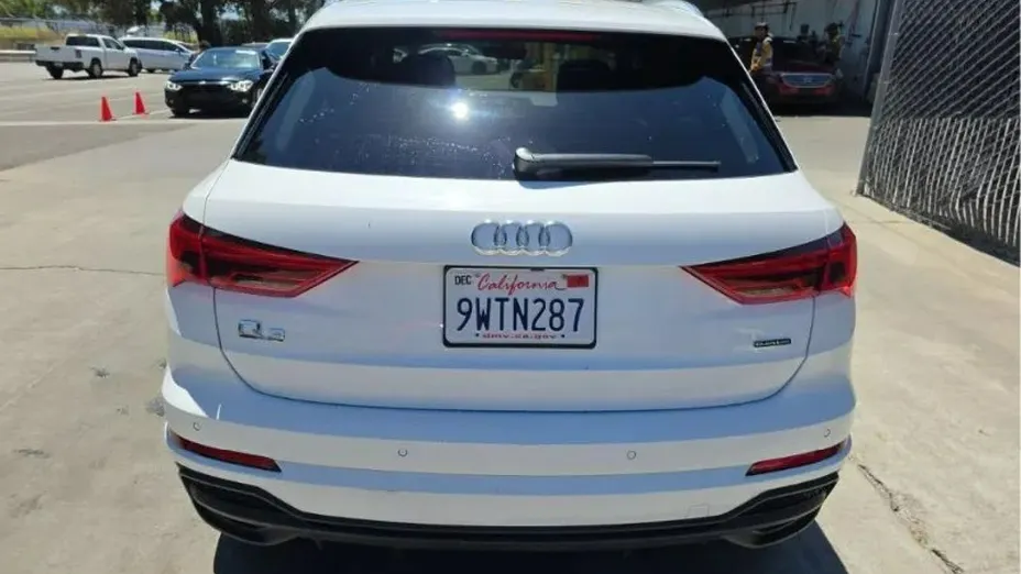 AUDI Q3 -