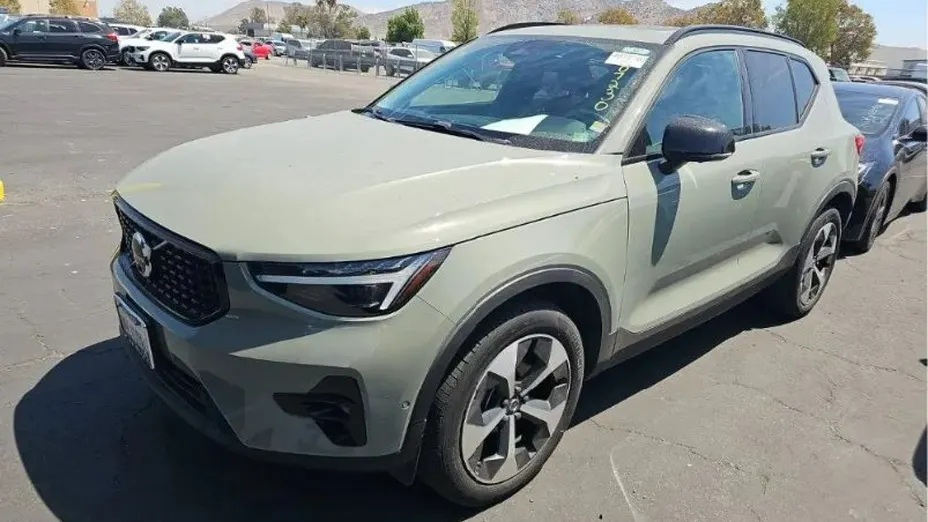 VOLVO XC40 -