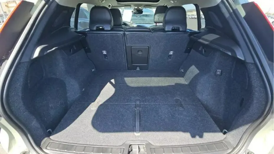 VOLVO XC40 -