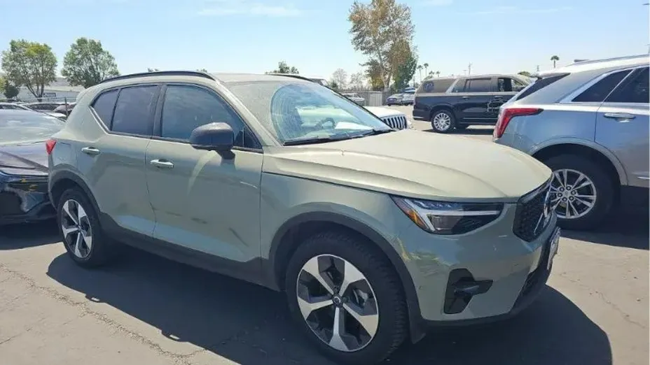 VOLVO XC40 -