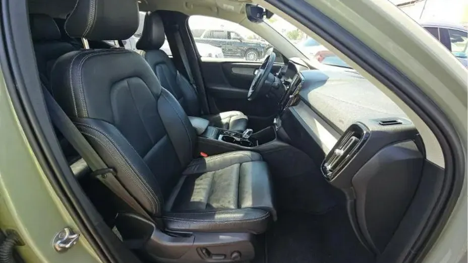 VOLVO XC40 -