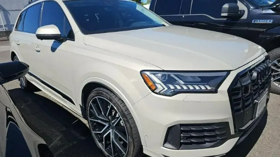 AUDI Q7 -