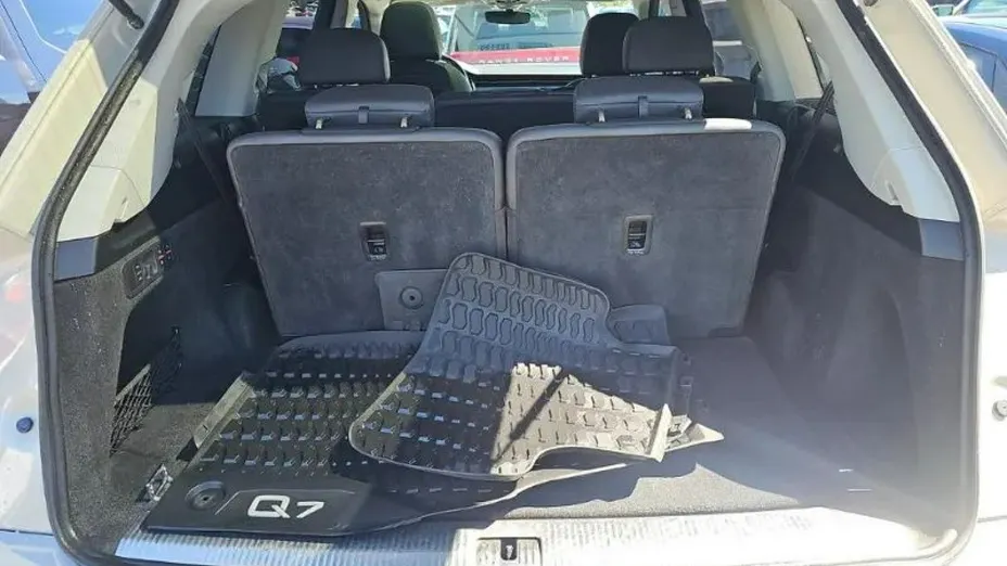 AUDI Q7 -