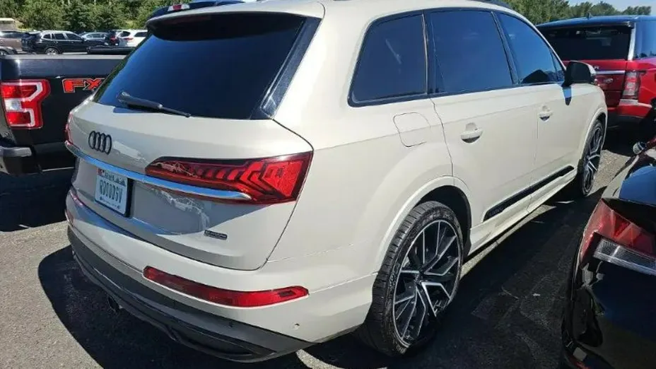 AUDI Q7 -