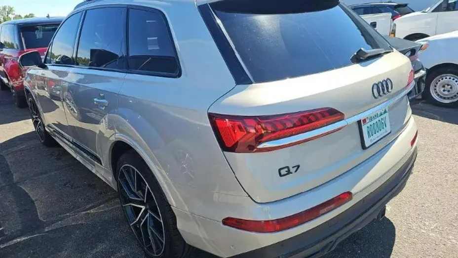 AUDI Q7 -