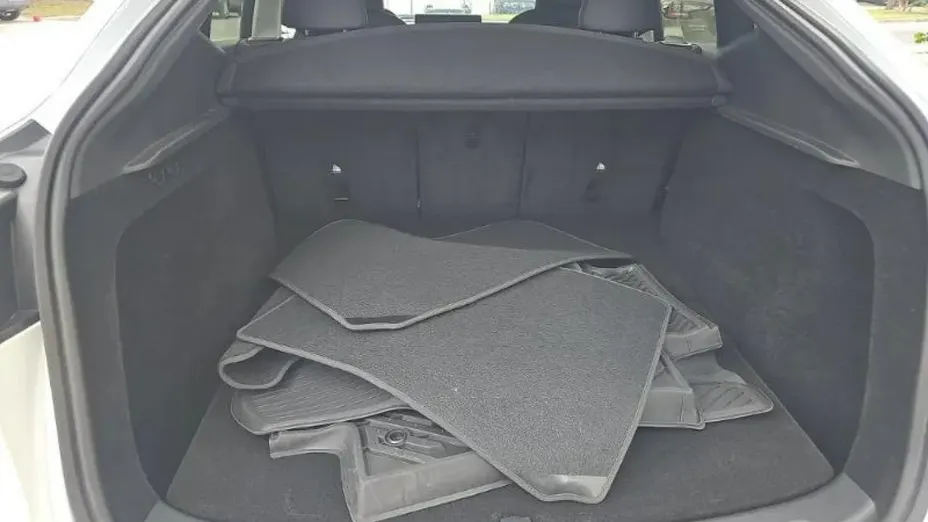TESLA Model Y -