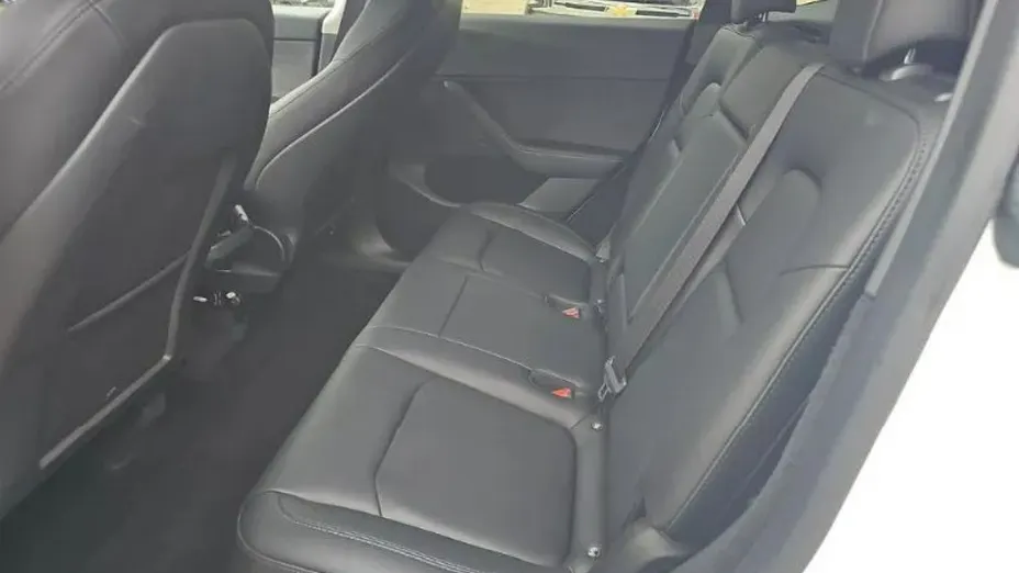 TESLA Model Y -