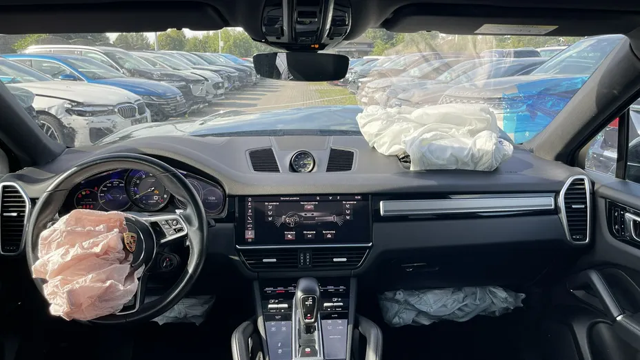 PORSCHE Cayenne -