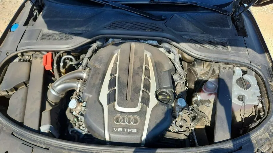 AUDI A8 -