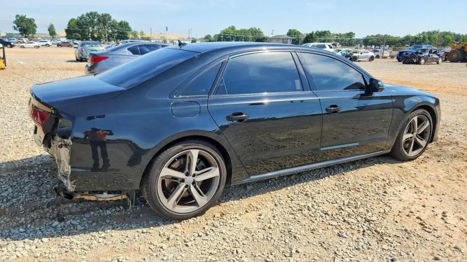 AUDI A8 -
