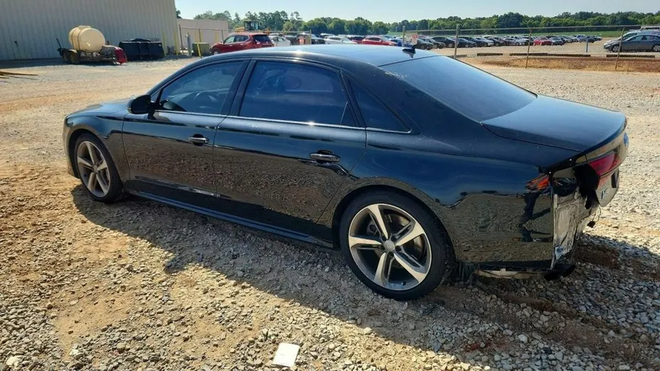 AUDI A8 -