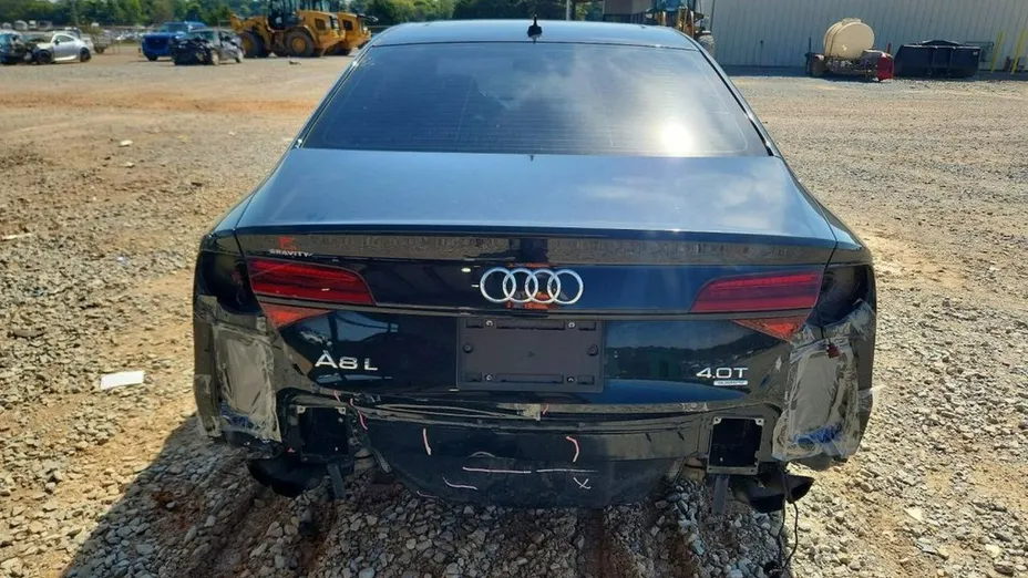 AUDI A8 -