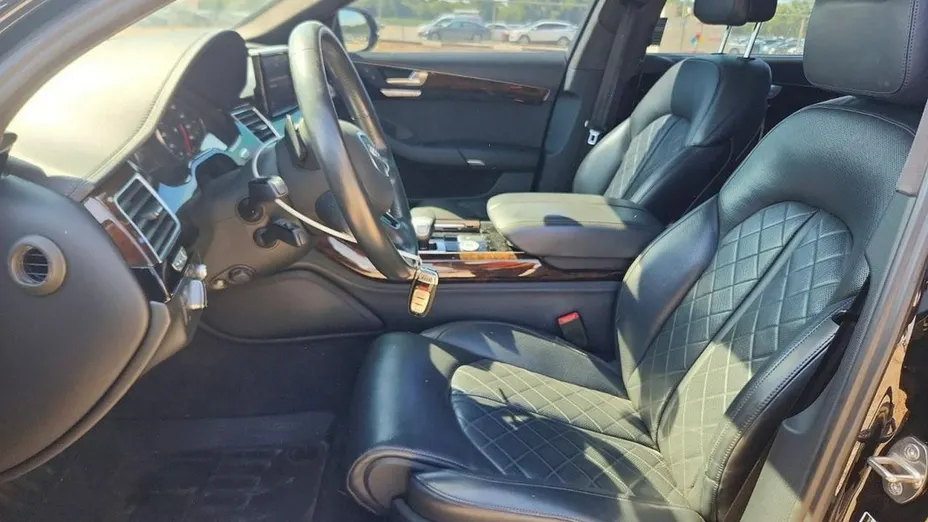 AUDI A8 -
