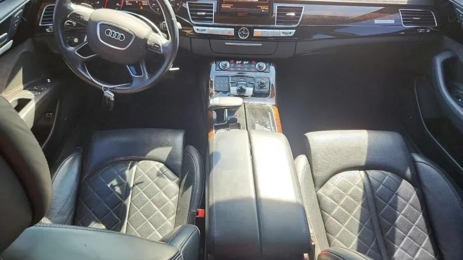 AUDI A8 -