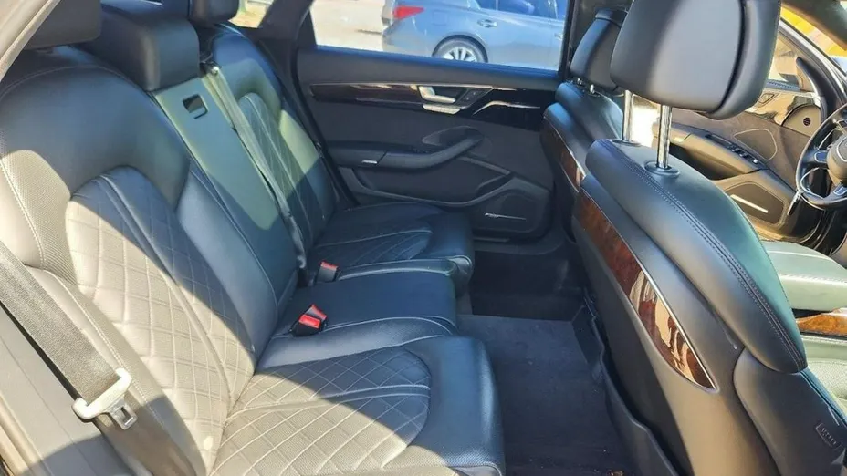 AUDI A8 -