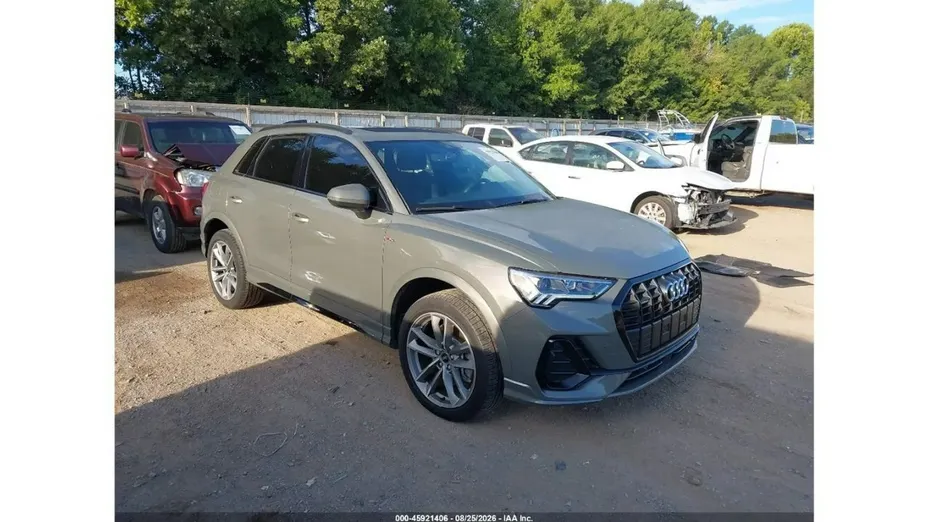 AUDI Q3 -