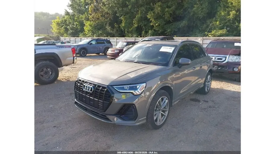 AUDI Q3 -