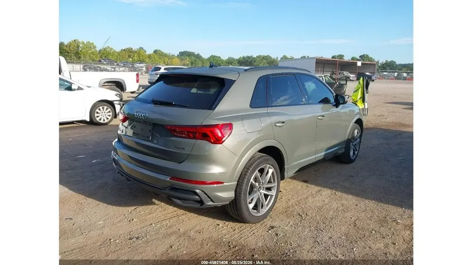 AUDI Q3 -