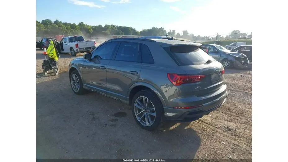 AUDI Q3 -