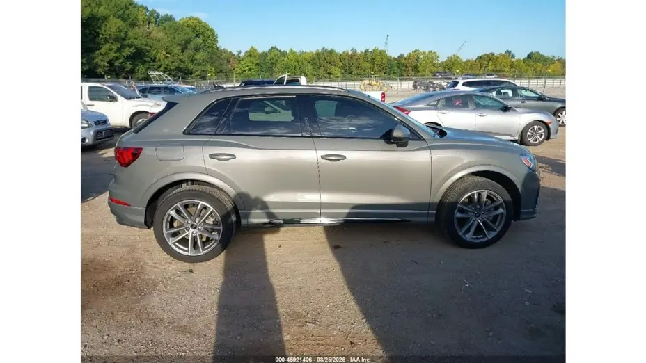 AUDI Q3 -