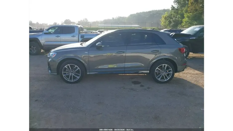 AUDI Q3 -
