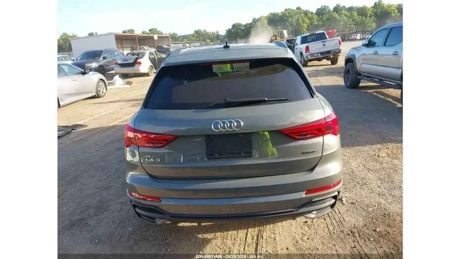 AUDI Q3 -