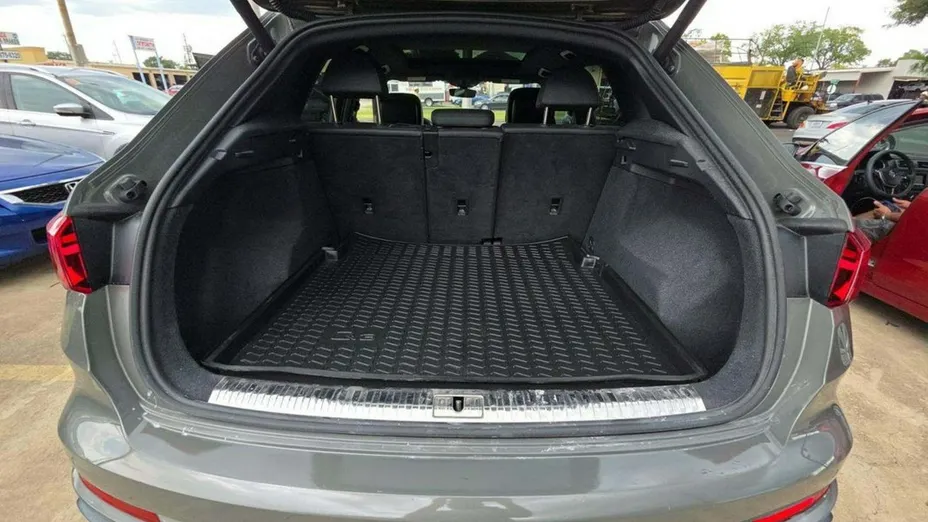 AUDI Q3 -