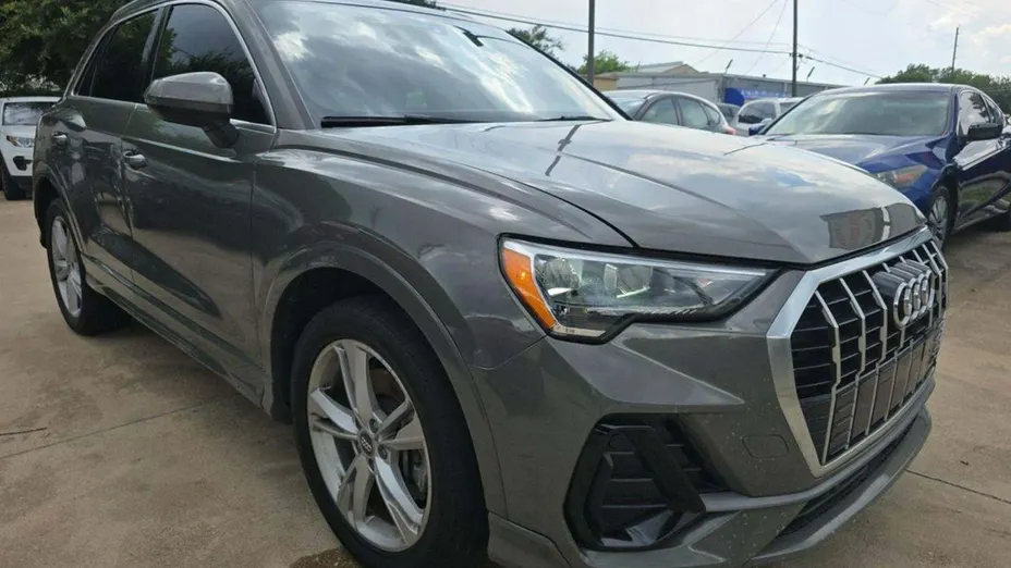 AUDI Q3 -