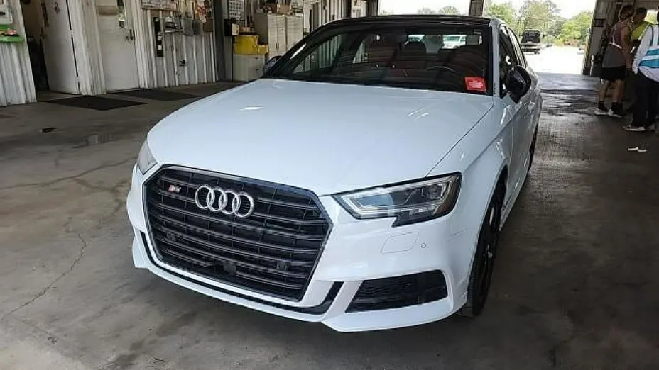 AUDI S3 -