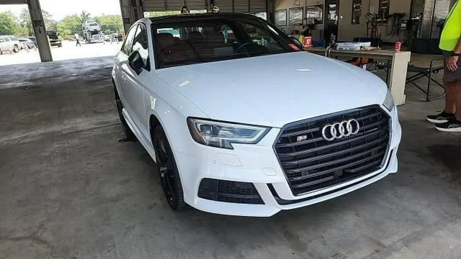 AUDI S3 -